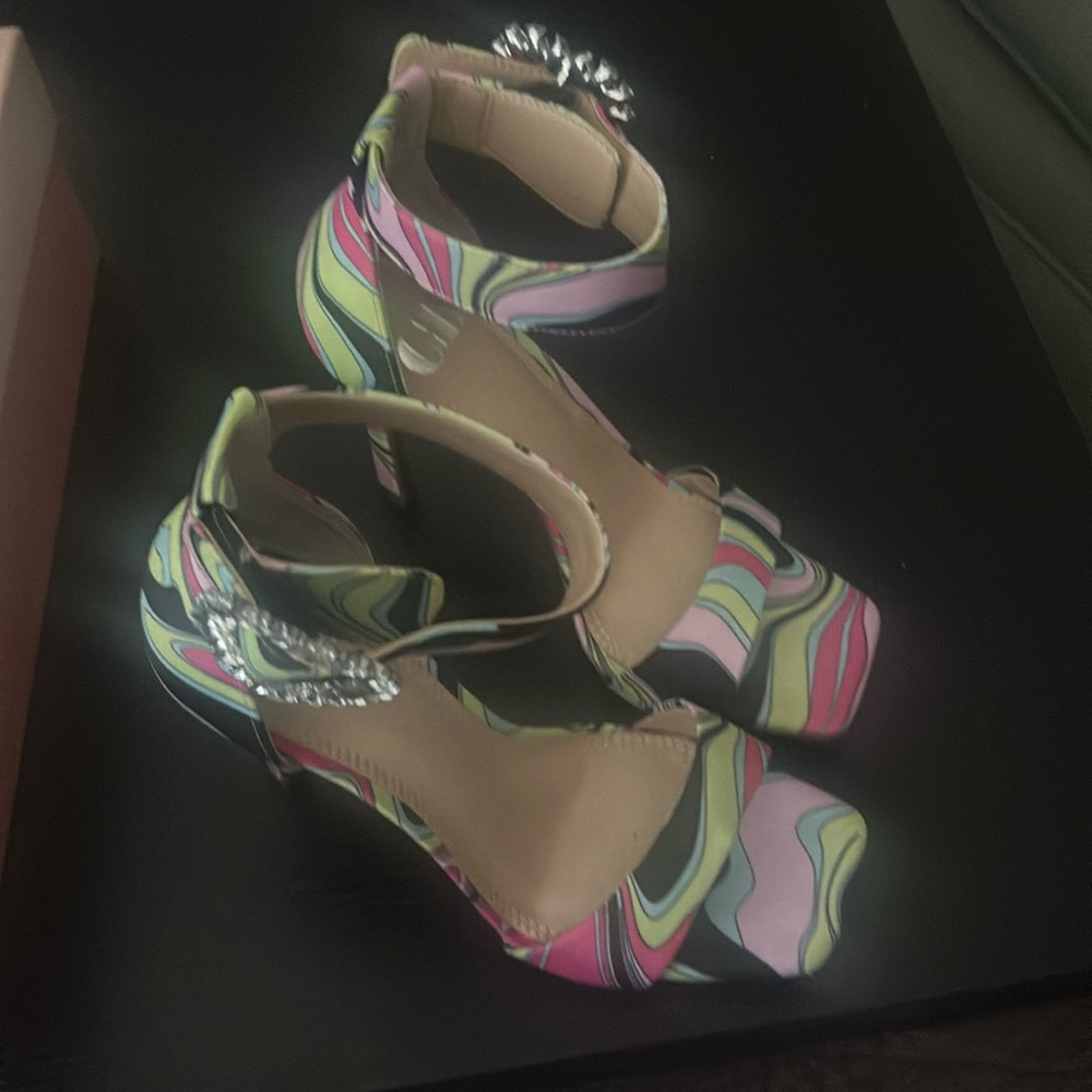 GB BE-MINE   Multi Color BRAND NEW!                6.5 feels like a 6.0